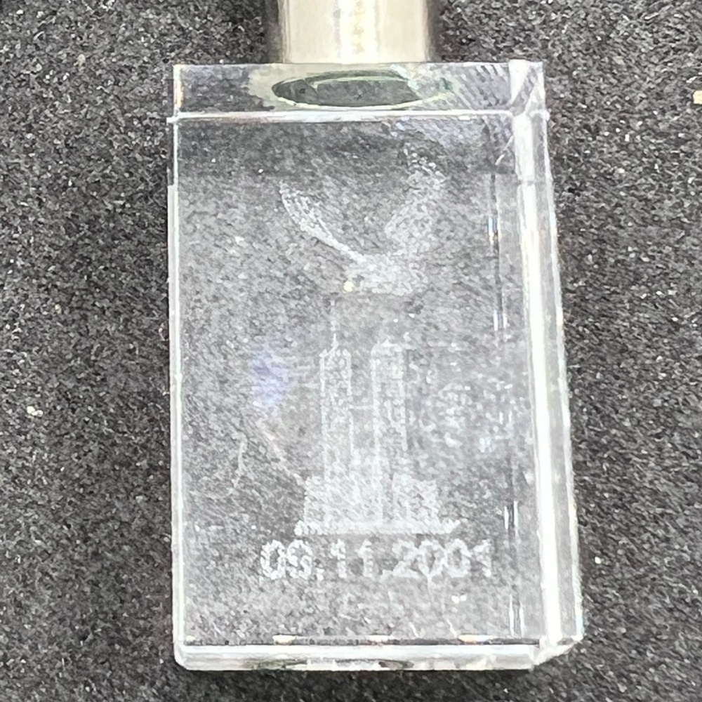 🥰 4/$25- Keychain - New York - 911 Cube